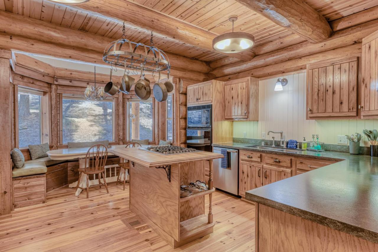 Log Cabin Estate - Falcon Ridge ทรักกี ภายนอก รูปภาพ